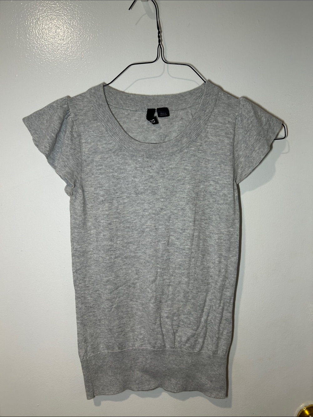 H&M Gray Short Sleeve Knit Top with flutter sleeves size XS/4